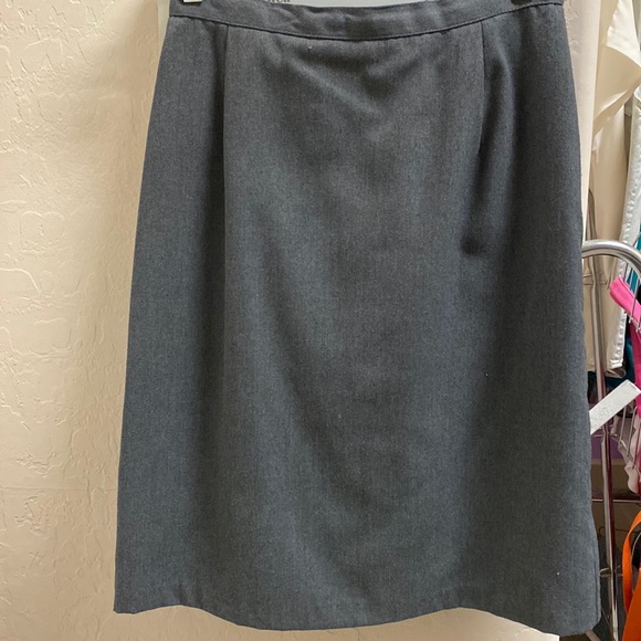 Size 8 gray skirt - Picture 1 of 4